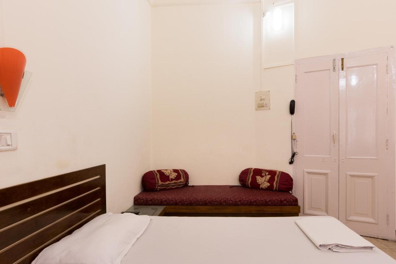 Bentleys Hotel Mumbai Kültér fotó