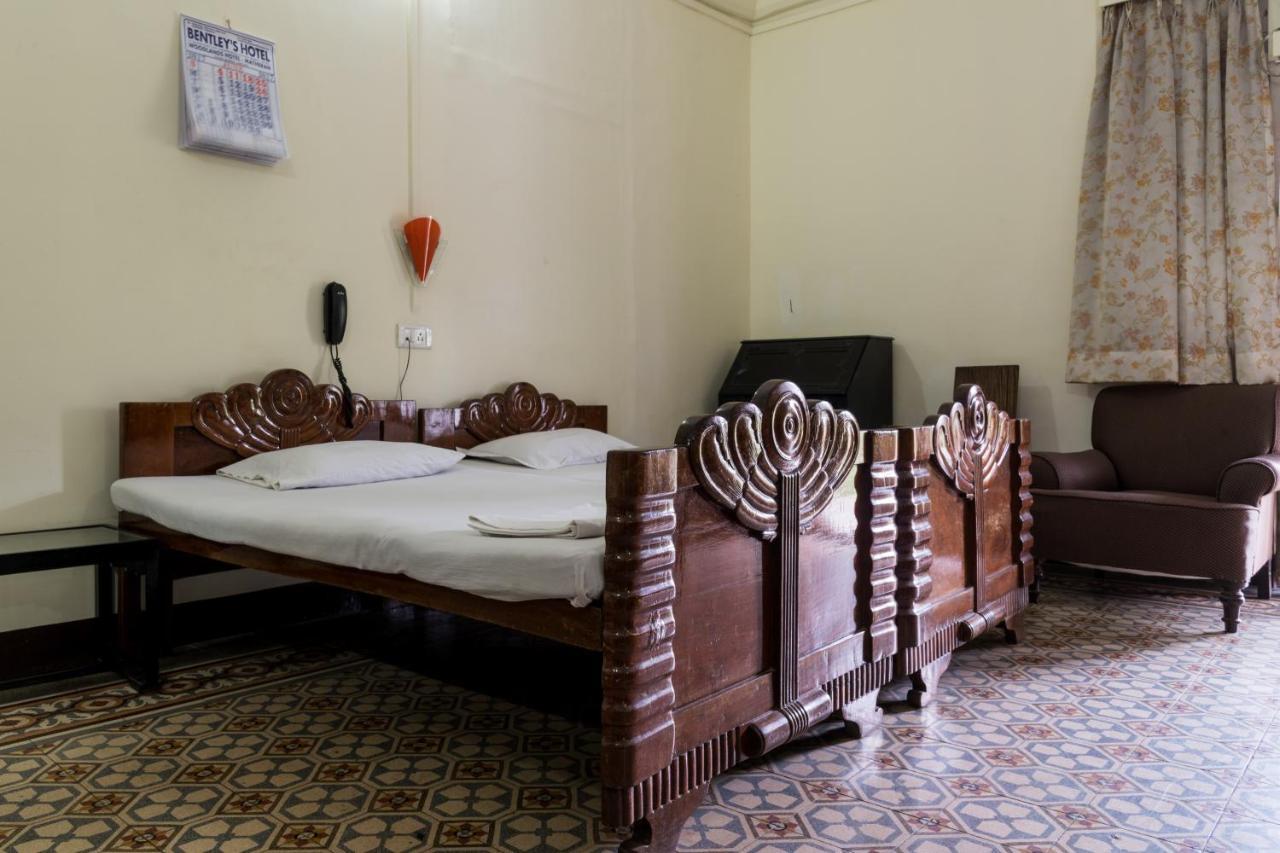 Bentleys Hotel Mumbai Kültér fotó