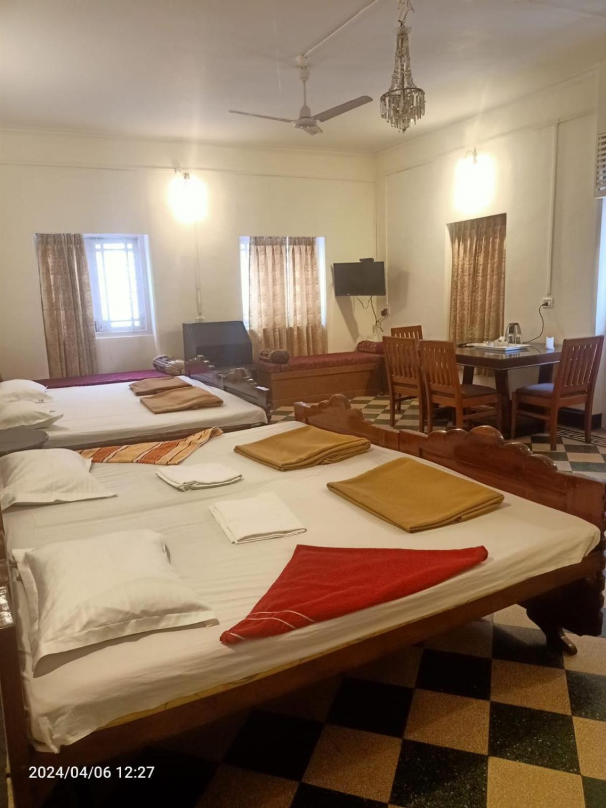 Bentleys Hotel Mumbai Kültér fotó