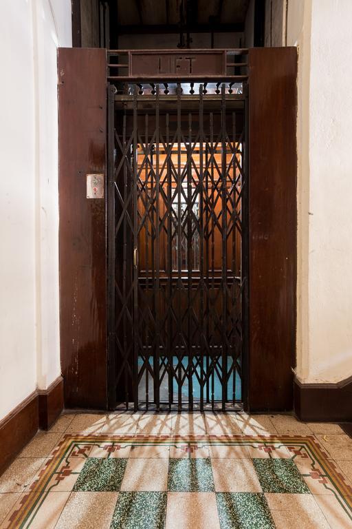 Bentleys Hotel Mumbai Kültér fotó