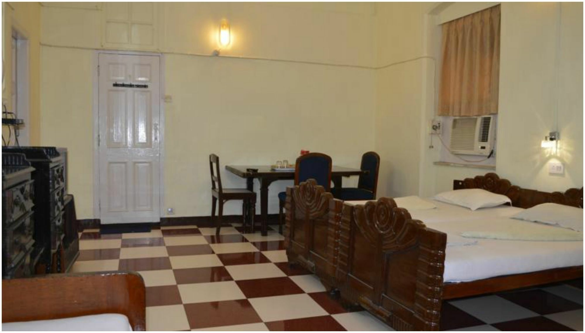 Bentleys Hotel Mumbai Kültér fotó